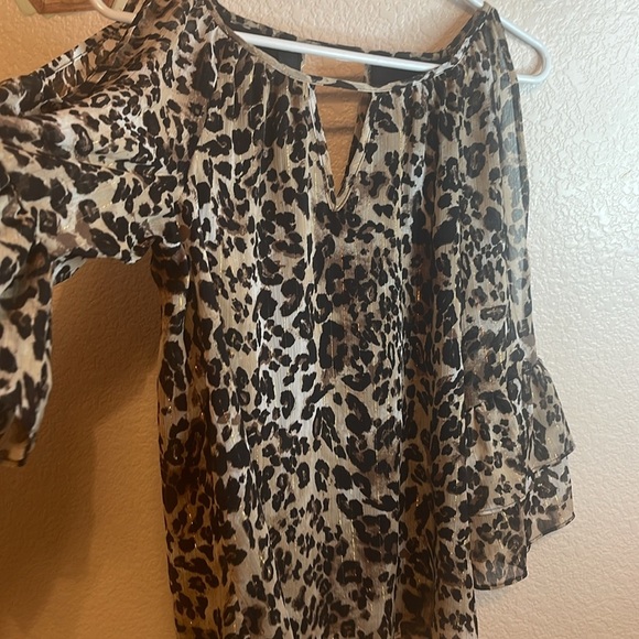 Chic Leopard Print Blouse - Picture 8 of 8